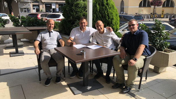 The Plaček Group will take over Zoodom Slovakia from Ferplast with effect from 1 October. The photo shows (from left) Managing Director Super Zoo Slovakia Norbert Szimeth, Plaček Group owner Dušan Plaček, CFO Ferplast Roberto Robinelli and Managing Director Zoodom Filip Judiny.