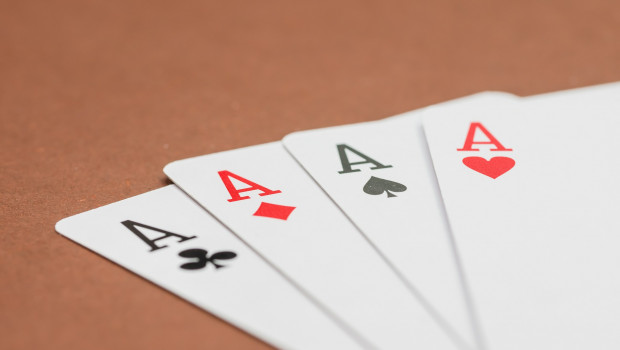 Who has the best hand in this game? Given the various takeover bids, it is not yet clear who will ultimately acquire Zooplus. Photo: Pixabay, Blickpixel