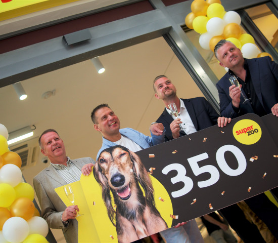 The pet retail group Plaˇcek opened its 350th store in Pilsen in the Czech Republic. 