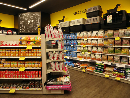 Dog and cat food drive retail sales in Italy too. Dog and cat food drive retail sales in Italy too.