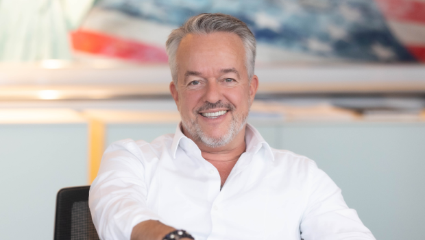 Toeller will retain a large majority stake in his company and will remain Chairman of the Board of Directors at the head of Fressnapf. 