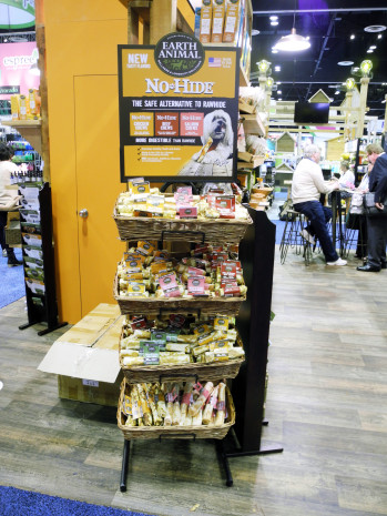 Pet owners are more and more attentive to the ingredients used in pet products. Many companies react to this trend, as the last Global Pet Expo in Orlando showed.