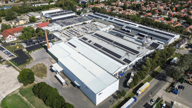 The output of the plant at the STI Group site in Hungary is 2,200 MWh per year, which is roughly equivalent to the energy consumption of 600 single-family homes. The output of the plant at the STI Group site in Hungary is 2,200 MWh per year, which is roughly equivalent to the energy consumption of 600 single-family homes.