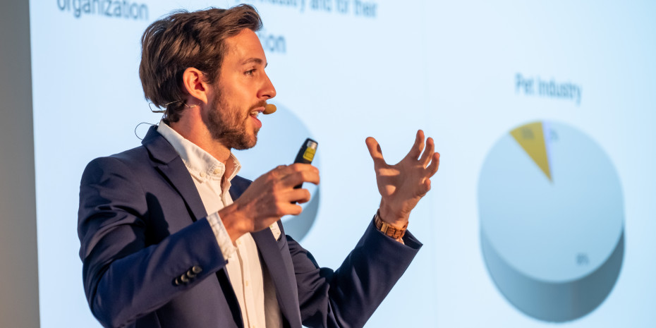 Ewald van den Auwelant of the Antwerp Management School presented the results of a survey conducted this year among exhibitors and visitors on the topic of sustainability.