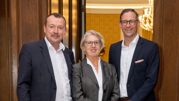 The Austrian Pet Food Association presents the latest study of the pet population. In the picture (from left): President Hermann Habe, vice-president Anita Pachatz and managing director Bernd Berghofer.