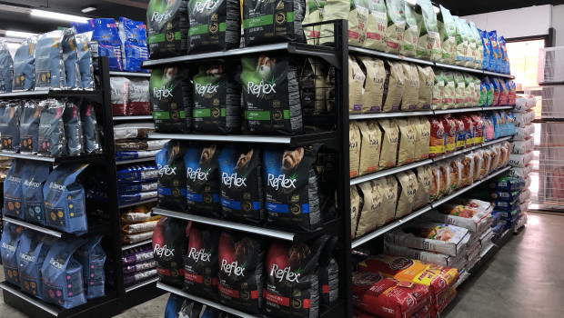 The pet stores of Nimanja focus on high-quality pet food products.